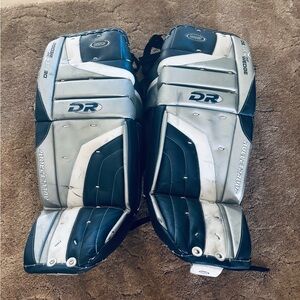 Size 28 inch goalie pads